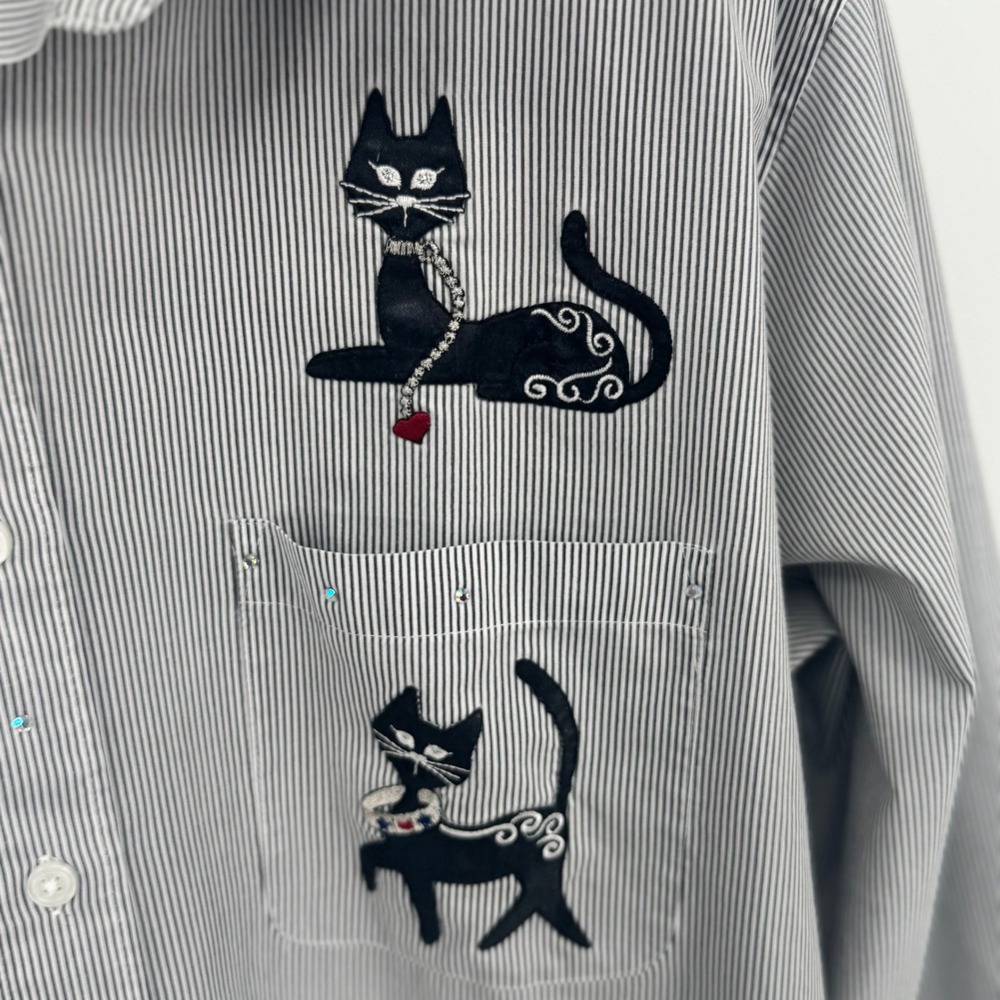 Get Lucky Women's Vintage Cat Shirt Gray White‎ Stripes Jeweled Accents Size L - Picture 8 of 16